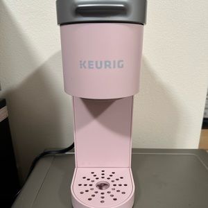 Keurig K-Mini CoffeeFeer, Brewer Single Sirve K-Cup POD Coffee, de 6 a 12 oz.